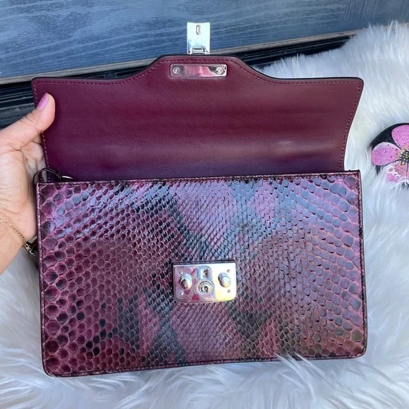 Rare GUCCI Python Small Lady Lock Clutch - Picture 3 of 17